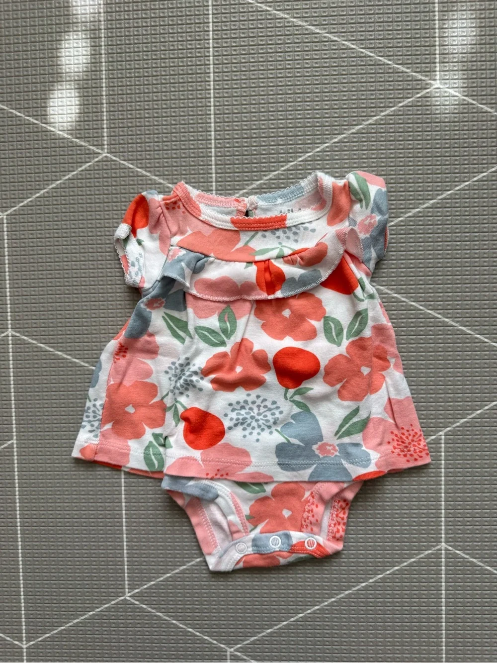 Carters|Baby girl Cute Floral Ruffle Bodysuit onesie dress in Coral & White•••NB